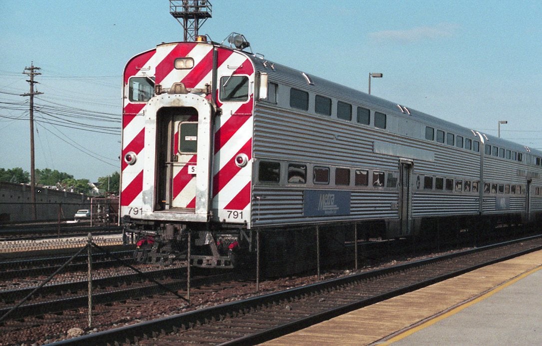 Rapido (N Scale) | Budd Gallery Commuter Cars | Metra - BNSF Swoosh - B360 Hobbies