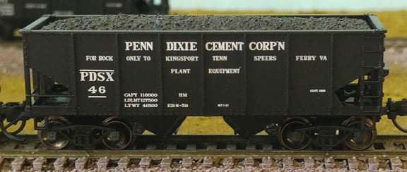 BLUFORD SHOPS N Scale 60442 | 2-Bay Hoppers - Penn Dixie Cement, 2 Pack